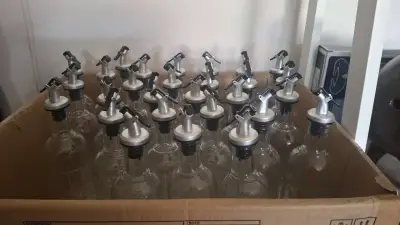 Botella de vidrio con dispensador - miniatura 3