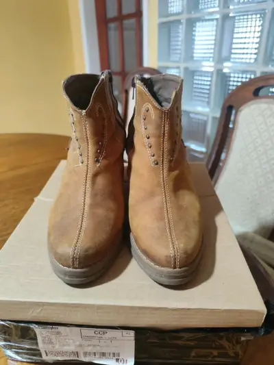 Botines de cuero marrón con diseño de estrellas - miniatura 3
