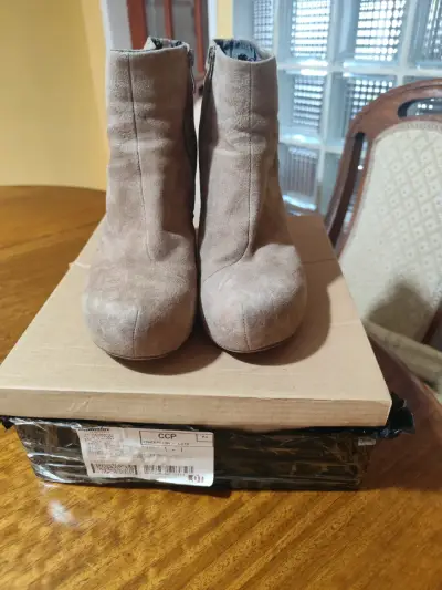 Botines de gamuza con tacón de serpiente - miniatura 2