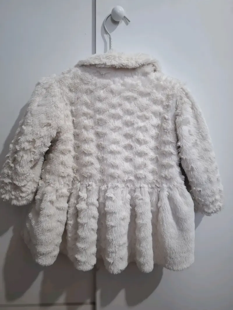 Abrigo infantil acolchado burdeos con capucha - 4
