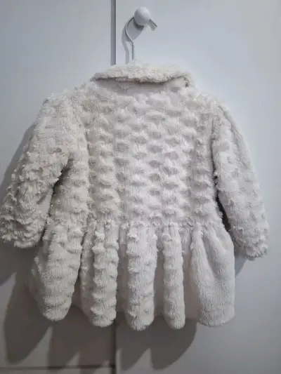 Abrigo infantil acolchado burdeos con capucha - miniatura 4