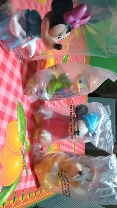 Set de figuras de colección Disney - miniatura 1
