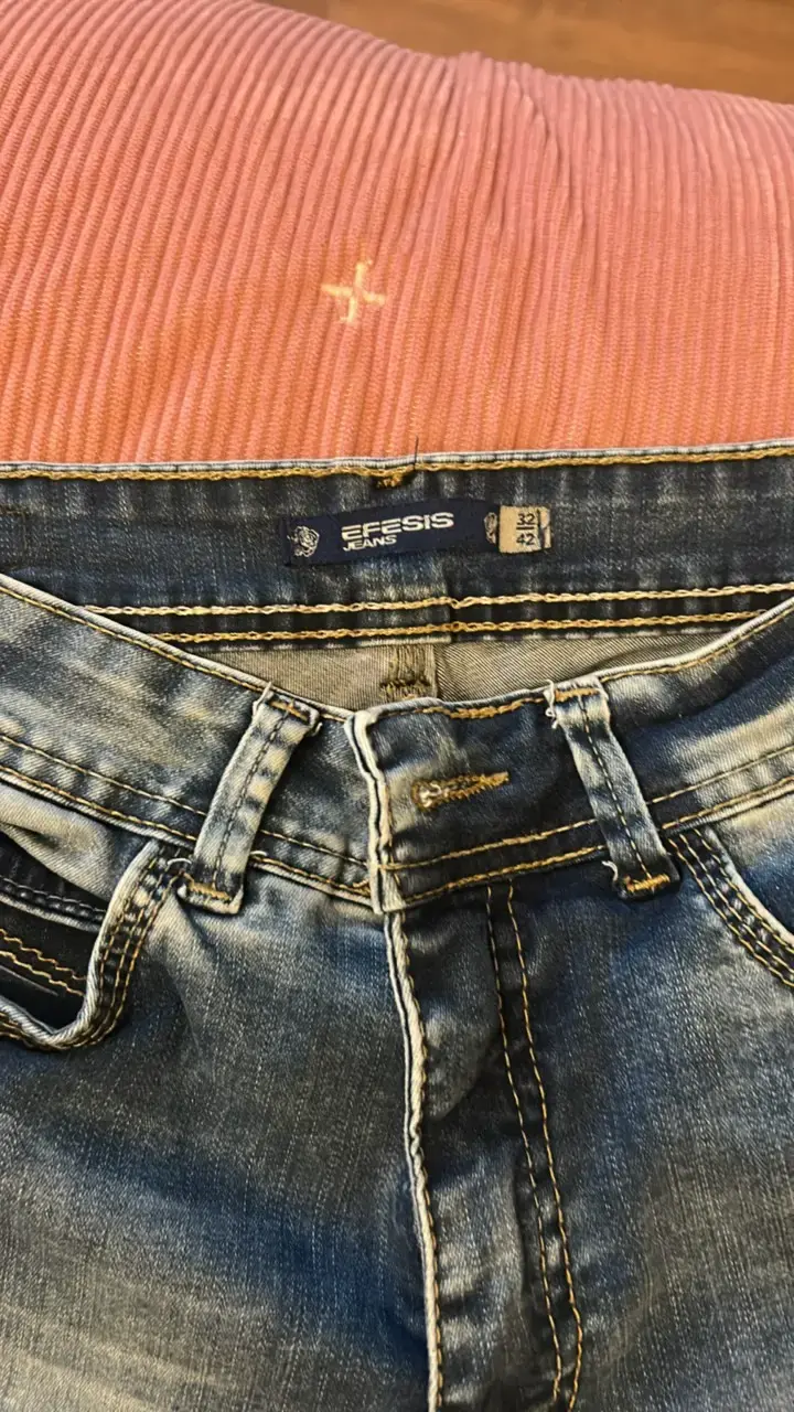 Jeans desgastados de mezclilla azul - 2