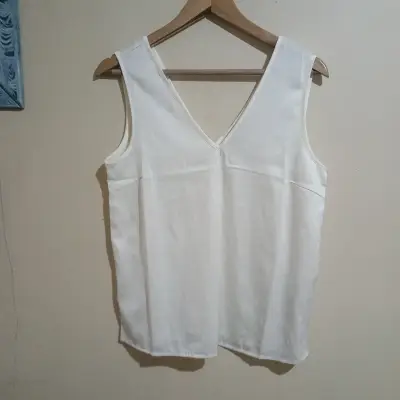 Blusa sin mangas blanca - miniatura 2