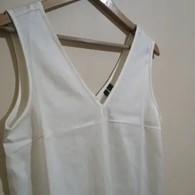Blusa sin mangas blanca - miniatura 3