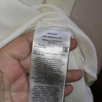 Blusa sin mangas blanca - miniatura 4