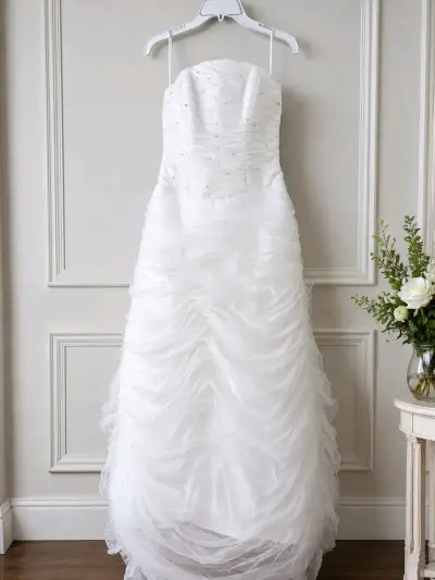 Vestido de novia blanco elegante - miniatura 1