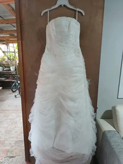 Vestido de novia blanco elegante - miniatura 2