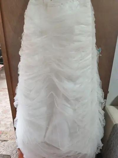 Vestido de novia blanco elegante - miniatura 3