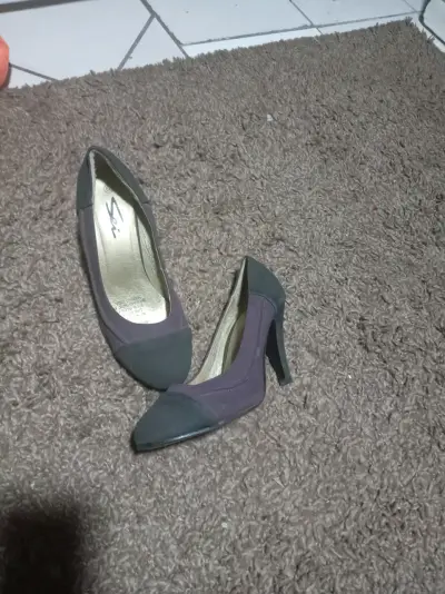 Zapatos de tacón Clarks y Sei en buen estado - miniatura 3
