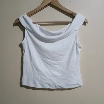 Top blanco sin mangas con cuello amplio - miniatura 1