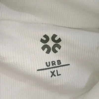 Top blanco sin mangas con cuello amplio - miniatura 6