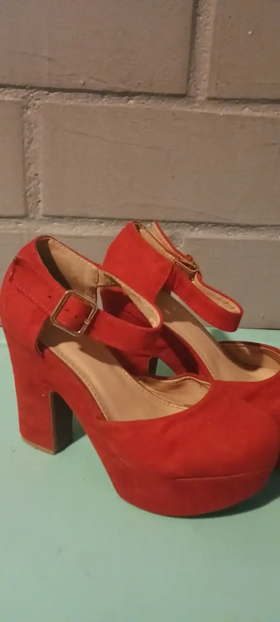 Zapatos de tacón rojo con correa - 3