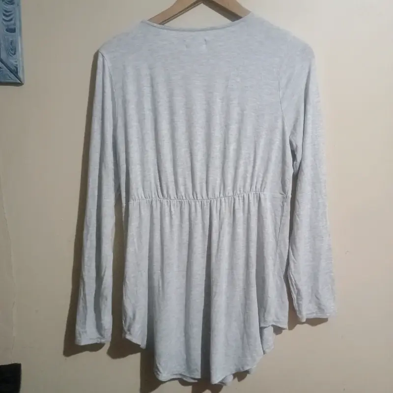 Blusa gris manga larga Old Navy - 2