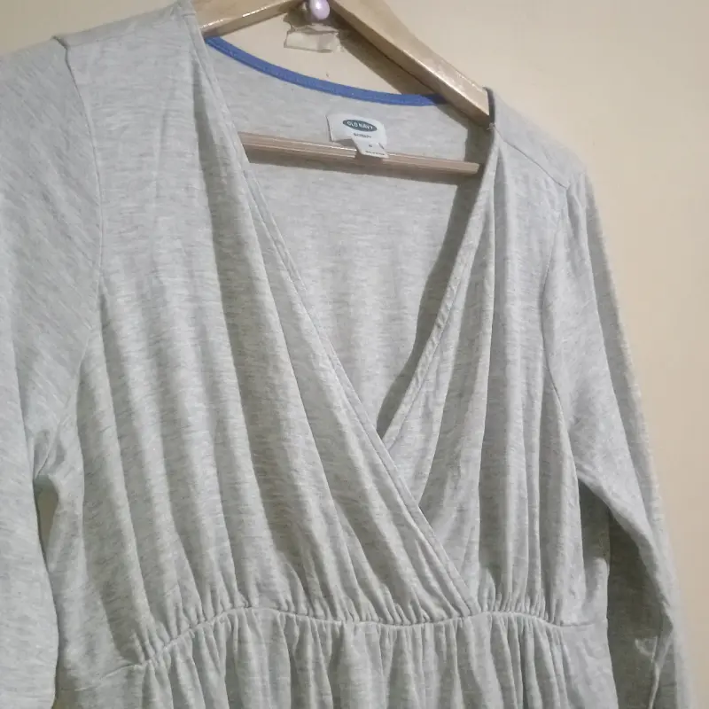 Blusa gris manga larga Old Navy - 3