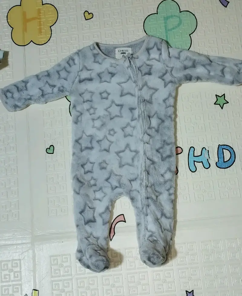 Pijama de bebé talla 6 meses, $ 2.000 c/u - 5