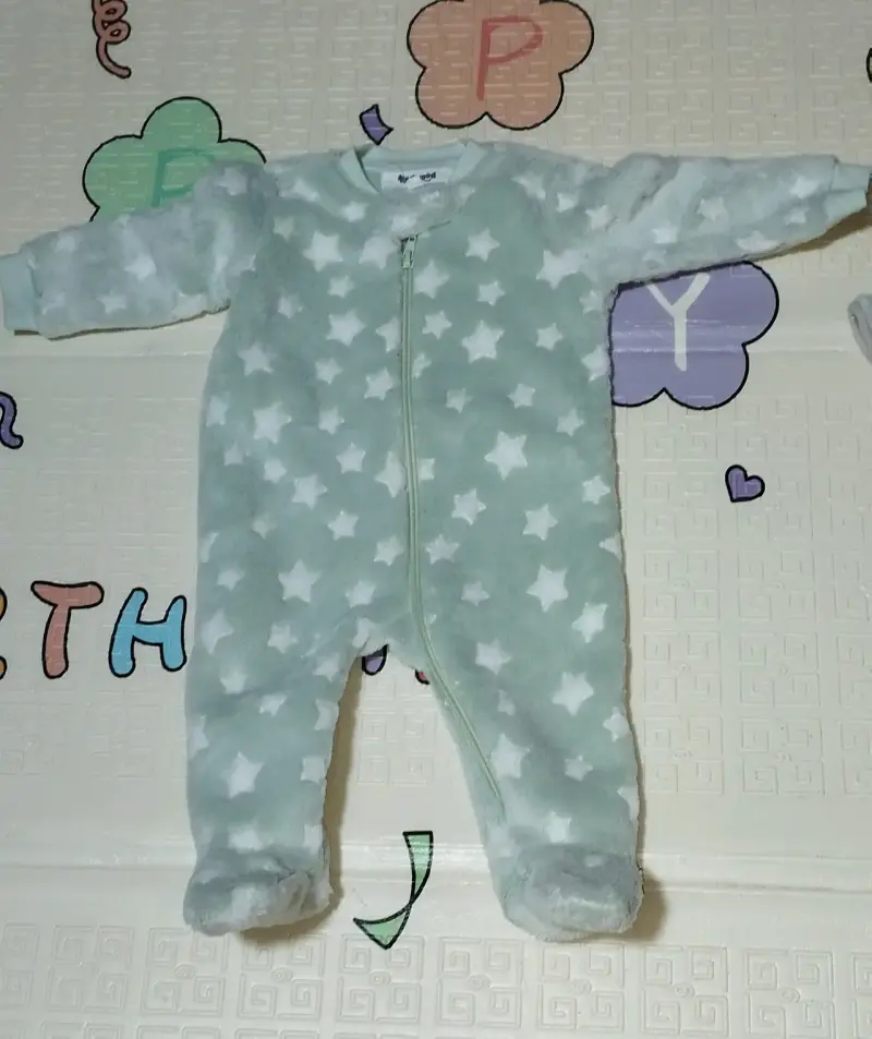 Pijama de bebé talla 6 meses, $ 2.000 c/u - 6