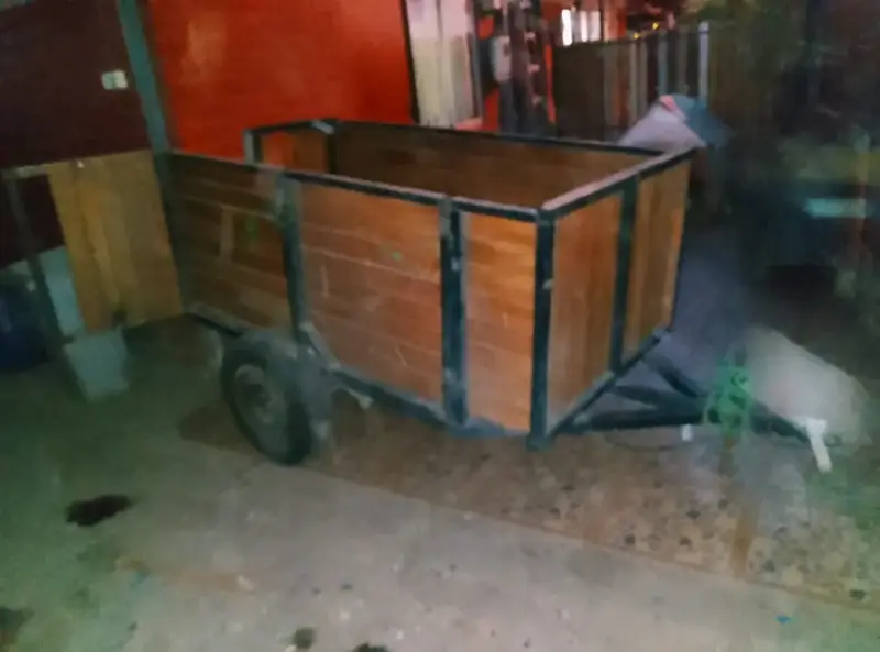 Carro de arrastre de madera y metal - 1