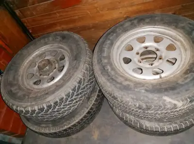 Juego de llantas y neumáticos Pirelli usados - miniatura 1