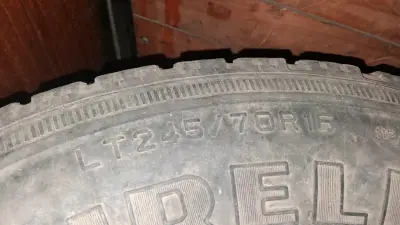 Juego de llantas y neumáticos Pirelli usados - miniatura 3