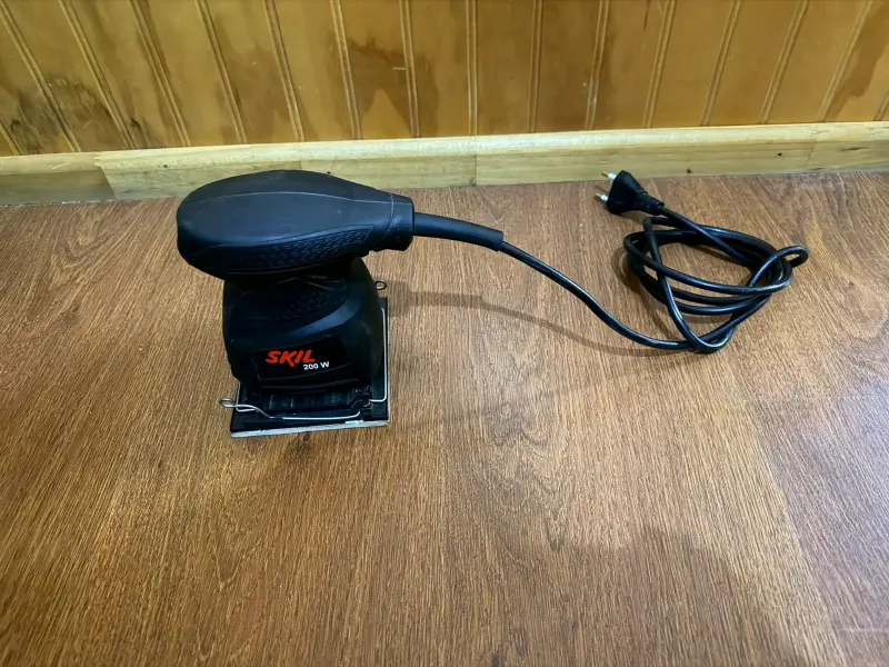 Lijadora eléctrica Skil 200W compacta