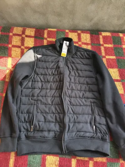Chaqueta negra deportiva para hombre - miniatura 2