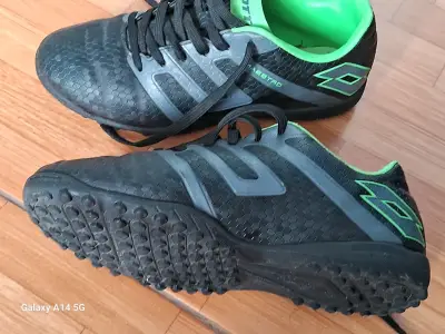 Zapatillas deportivas Lotto negras y verdes - miniatura 2