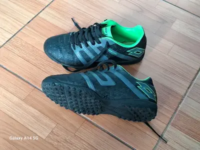 Zapatillas deportivas Lotto negras y verdes - miniatura 4