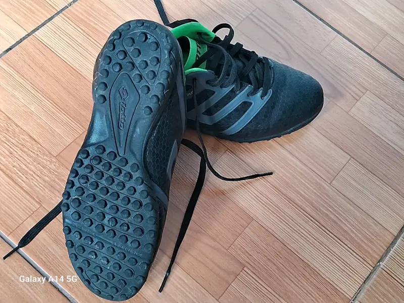 Zapatillas deportivas Lotto negras y verdes - 5
