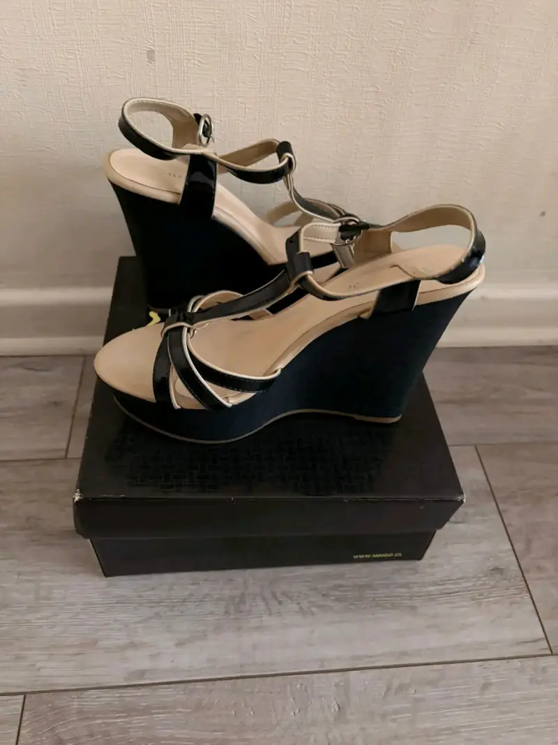 Sandalia crema con azul - 2