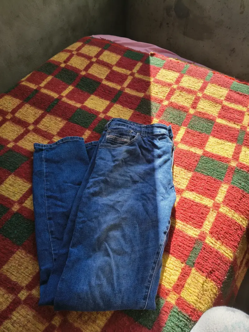 Jeans azul con etiqueta nueva - 2