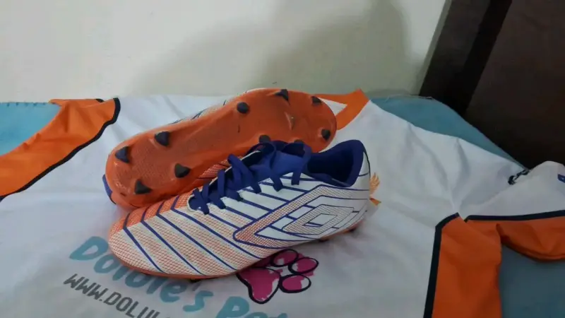 Botines Umbro UX Accuro III Merlot - 2