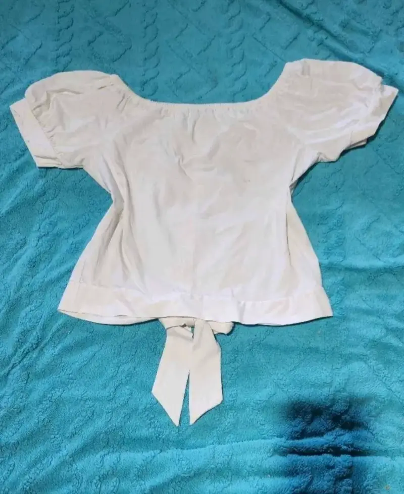 Blusa blanca con botones y lazo - 3