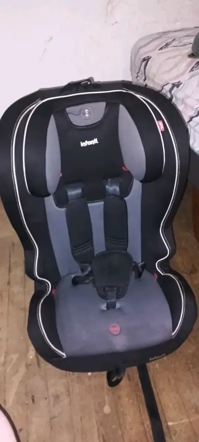 Silla de auto Infanti negra y gris - miniatura 1