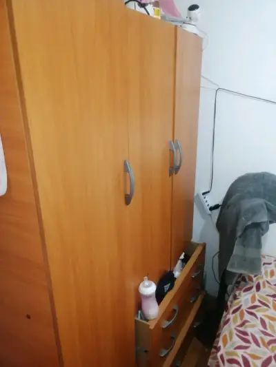 Armario de madera con cajones - miniatura 1