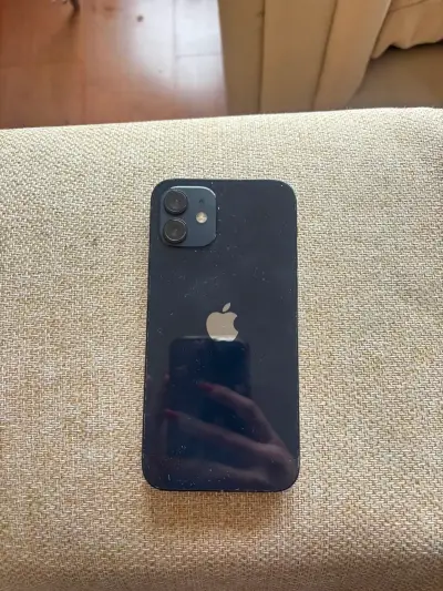 iPhone 12 negro en buen estado - miniatura 1