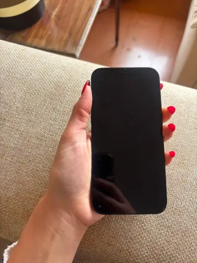 iPhone 12 negro en buen estado - miniatura 3