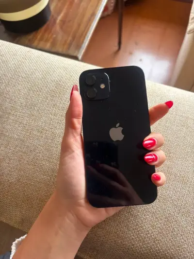 iPhone 12 negro en buen estado - miniatura 4