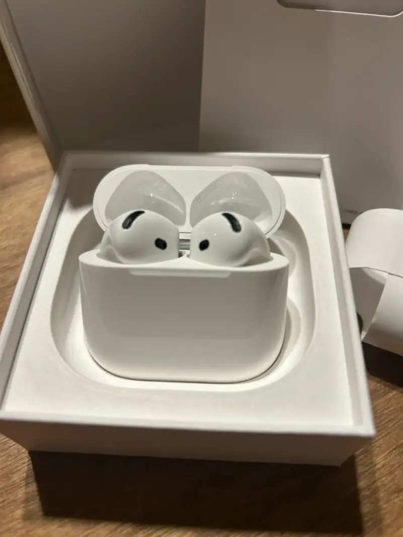 Apple AirPods 4 nuevos en caja - 2