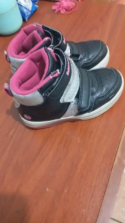 Zapatillas deportivas negras y rosadas para niña - miniatura 1