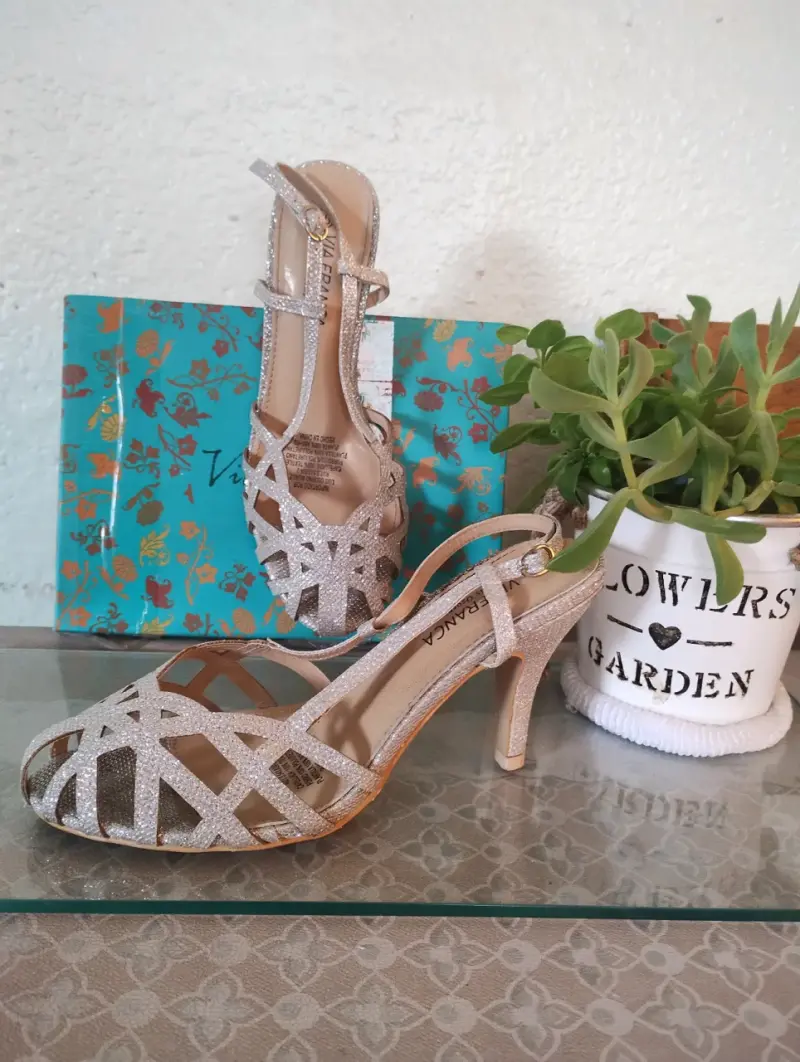 Tacones plateados brillantes para fiesta - 2