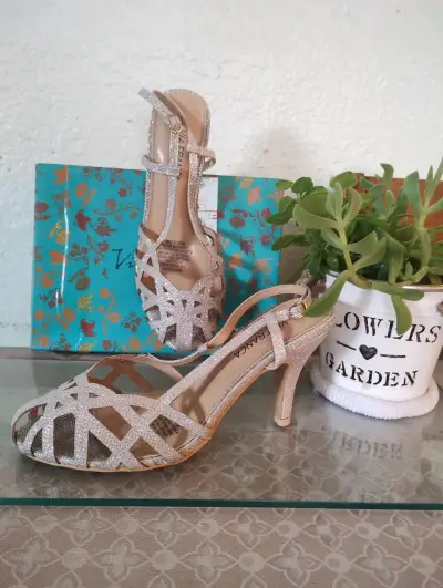 Tacones plateados brillantes para fiesta - miniatura 2