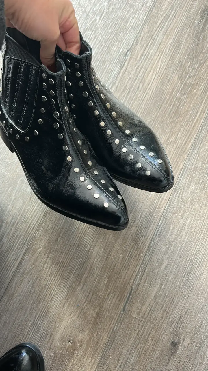 Botines negros de cuero con tachas - 3