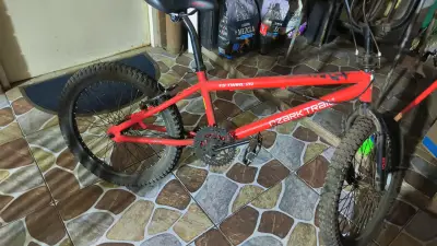 Bicicleta BMX Ozark Trail roja - miniatura 1