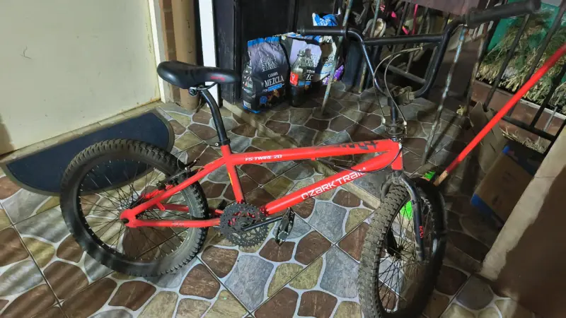 Bicicleta BMX Ozark Trail roja - 2