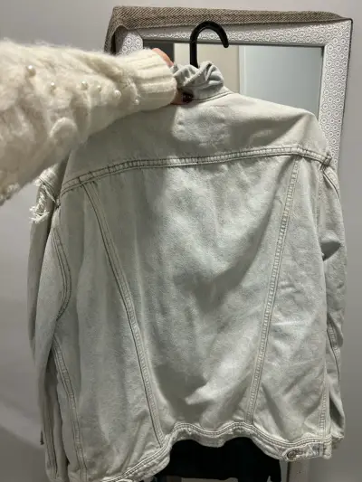 Chaqueta de mezclilla desgastada mujer - miniatura 4