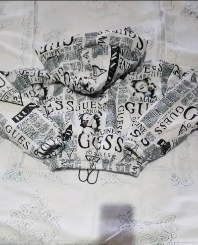 Parka crop Guess con capucha réplica - miniatura 3