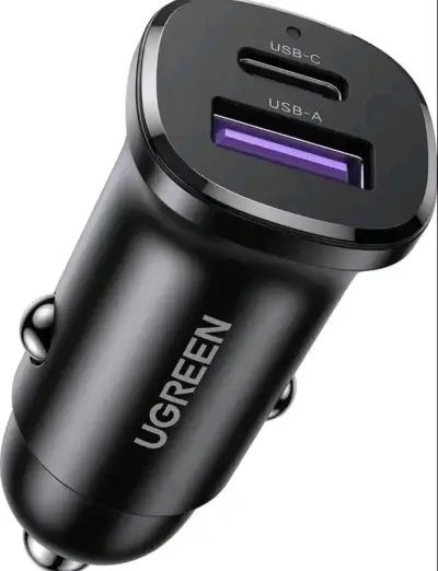 Cargador de auto UGREEN USB-C y USB-A - miniatura 2