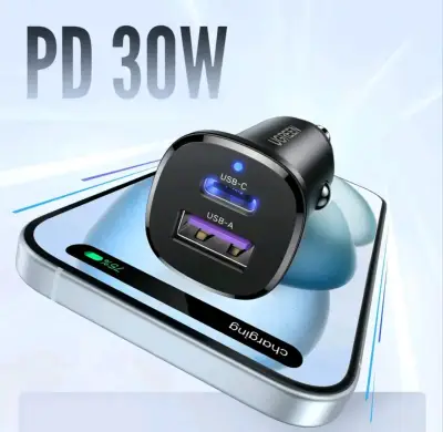 Cargador de auto UGREEN USB-C y USB-A - miniatura 3