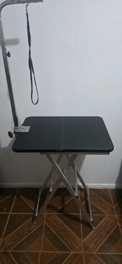 Mesa de peluquería para mascotas plegable - miniatura 1